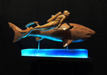 Sculptuur getiteld "Grand requin blanc" door Sabine Canton, Origineel Kunstwerk, Hout