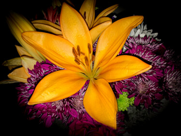 Estampas & grabados titulada "Orange Yellow Lily" por Lewis Freitag, Obra de arte original, Impresión digital Montado en Bas…