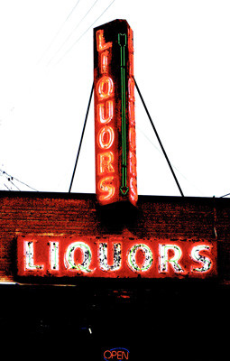 Photographie intitulée "LIQUORS Store" par Blew, Œuvre d'art originale