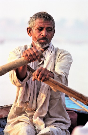 Фотография под названием "Boatman. India" - Boris Davidovich, Подлинное произведение искусства, Цифровая фотография
