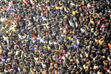 Фотография под названием "The crowd. Wait...…" - Boris Davidovich, Подлинное произведение искусства