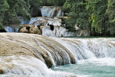 Photographie intitulée "Agua-Asul waterfall…" par Boris Davidovich, Œuvre d'art originale, Photographie numérique