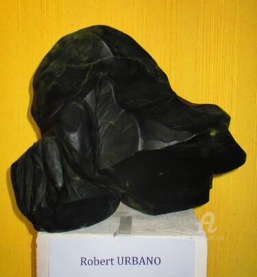 Skulptur mit dem Titel "La main écrasée par…" von Roberto Urbano, Original-Kunstwerk, Stein
