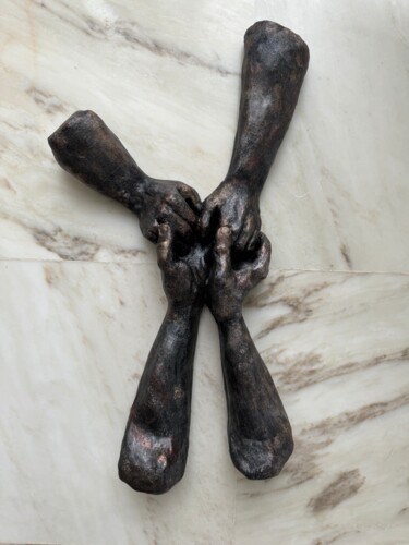 Sculptuur getiteld "Faux Bronze Hands" door Bobbie Salvador, Origineel Kunstwerk, Klei