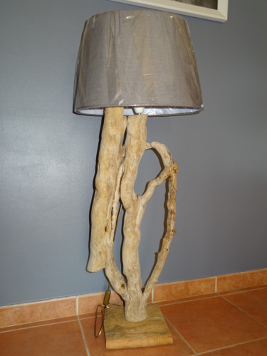 Handwerk mit dem Titel "Lampe en bois flott…" von Bois Flottés Renaît Sens, Original-Kunstwerk, Heimdekor