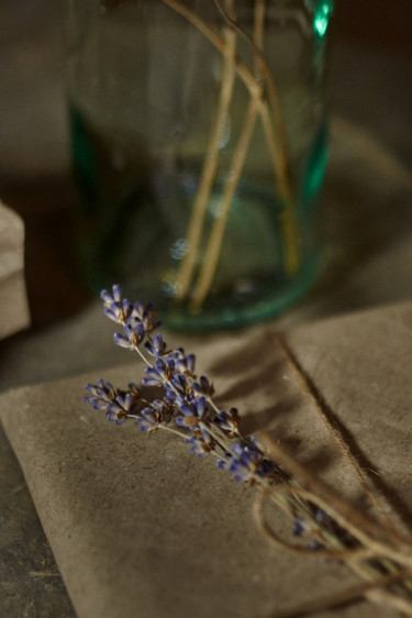 Photographie intitulée "Lavender, bottle an…" par Ekaterina Bokova, Œuvre d'art originale, Photographie numérique