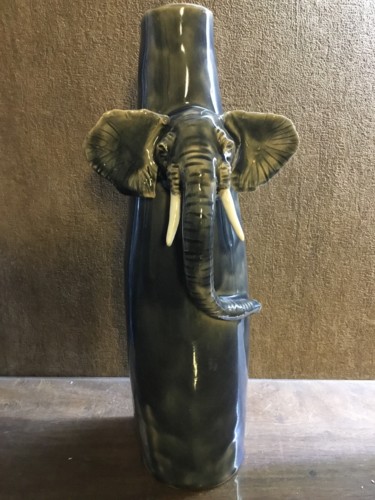 Sculpture titled "Vase Éléphant gris…" by Nicole Boldo, Original Artwork, Ceramics