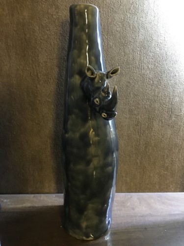 Sculpture titled "Vase Rhino gris sou…" by Nicole Boldo, Original Artwork, Ceramics