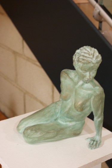 Sculpture intitulée "FEMME ASSISE DROITE" par Nicole Boldo, Œuvre d'art originale, Céramique