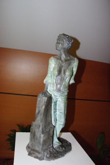 Sculpture titled "FEMME EN PANTALON" by Nicole Boldo, Original Artwork, Ceramics