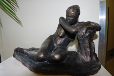 Sculpture titled "MEDITATION ACCOUDEE…" by Nicole Boldo, Original Artwork, Ceramics