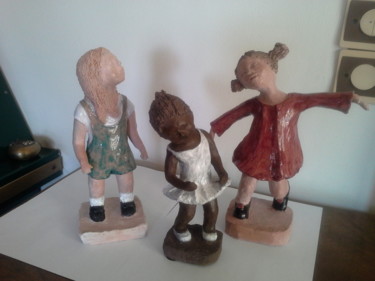 Sculpture titled "Les petites filles" by Michelle Bompard, Original Artwork, Terra cotta
