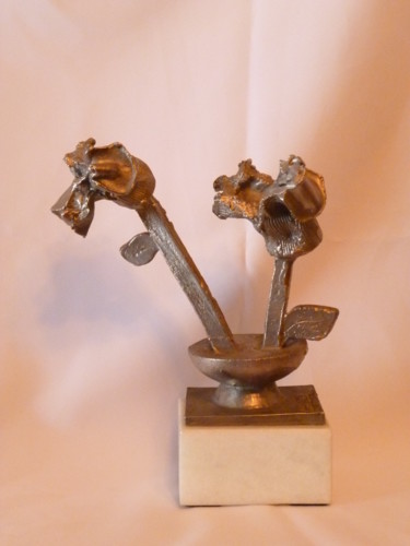 Sculptuur getiteld "VASE WITH EXPRESSIO…" door Barake Sculptor, Origineel Kunstwerk, Metalen