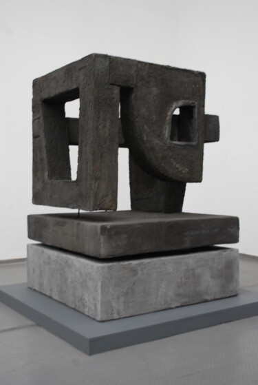 Sculpture intitulée "juego en el espacio" par Boyan Penchev, Œuvre d'art originale, Ciment