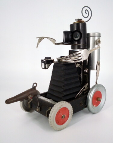 Scultura intitolato "quirky robot car" da Branimir Misic, Opera d'arte originale, Metalli