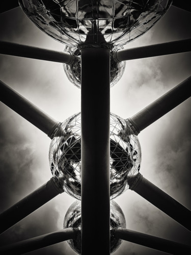 Photographie intitulée "Atomium III" par Jgc Braticius, Œuvre d'art originale, Photographie numérique