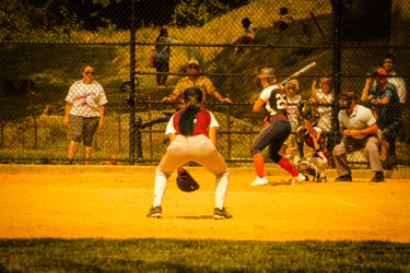Photographie intitulée "Baseball Girl - Lim…" par Brice Bourgois, Œuvre d'art originale, Photographie numérique