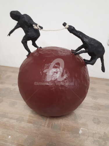Sculpture titled "Pas de titre" by Brigitte Barcelo, Original Artwork, Paper maché