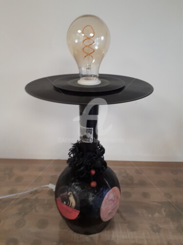 Escultura titulada "Lampe vintage" por Brigitte Barcelo, Obra de arte original, Papel maché