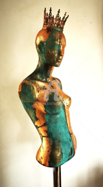 Escultura titulada "La reine" por Brigitte Dravet, Obra de arte original, Resina