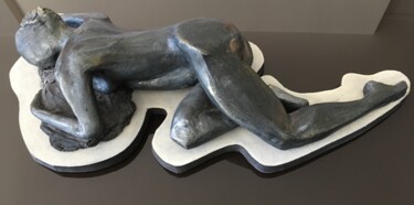 Sculpture intitulée "femme en sommeil" par Brigitte Perez, Œuvre d'art originale, Terre cuite