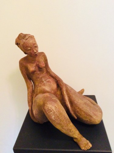 Sculpture intitulée "Pensive" par Brigitte Reina, Œuvre d'art originale, Terre cuite