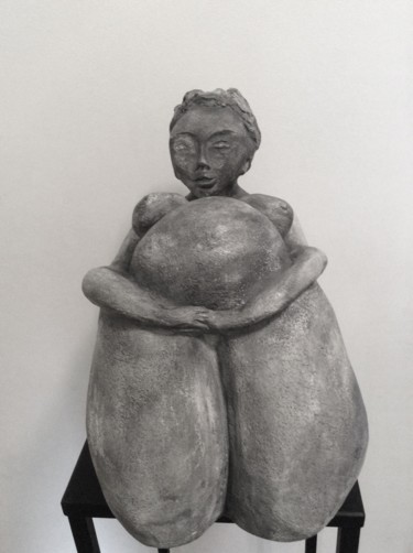 Sculpture titled "Enceinte" by Brigitte Reina, Original Artwork, Terra cotta