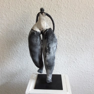 雕塑 标题为“Nana au maillot bla…” 由Brigitte Reina, 原创艺术品, 兵马俑