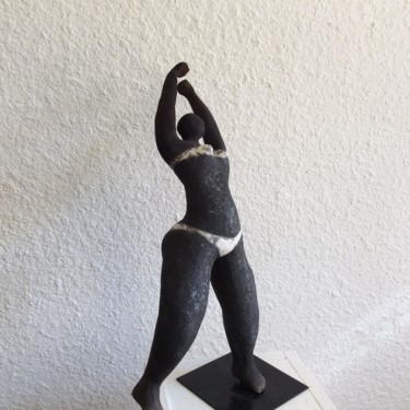 Sculpture titled "Nana a la plage" by Brigitte Reina, Original Artwork