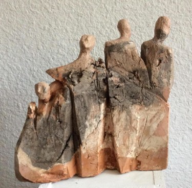 Skulptur mit dem Titel "Groupe de personnag…" von Brigitte Reina, Original-Kunstwerk, Terra cotta
