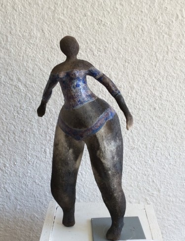 Escultura titulada "Nana au maillot bleu" por Brigitte Reina, Obra de arte original