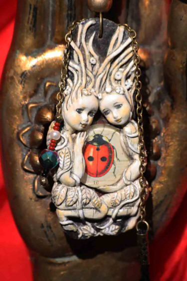 Artisanat intitulée "porteuses-de-bonheu…" par Brigitte Robin, Œuvre d'art originale, Colliers