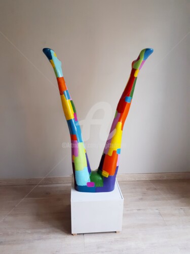 Escultura titulada "Rainbow legs" por Brigitte Dravet, Obra de arte original, Resina