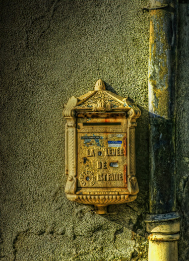 Fotografie getiteld "Letterbox." door Dave English, Origineel Kunstwerk, Digitale fotografie