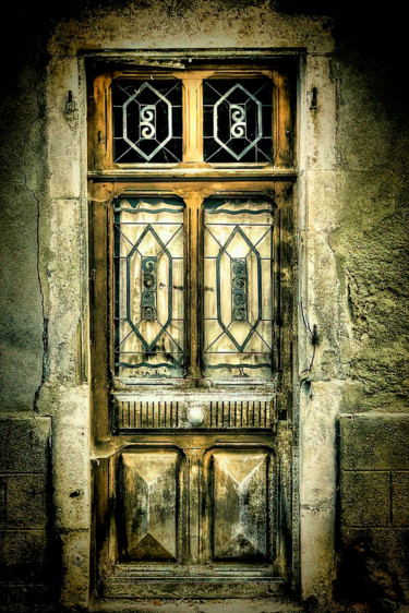 摄影 标题为“Old Village Door.” 由Dave English, 原创艺术品, 数码摄影