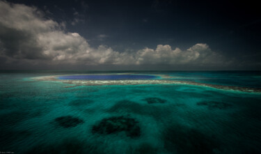 Photography titled "Great Blue hole" by Bruno Fabre, Original Artwork, Manipulated Photography Mounted on Other rigid panel
