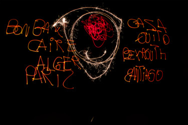 Photographie intitulée "Re  LOVE ution monde" par Bruno Mesrine, Œuvre d'art originale, Light Painting