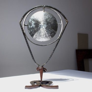 Sculpture titled "Oeil Conscience Tro…" by Bruno Mesrine, Original Artwork, Metals
