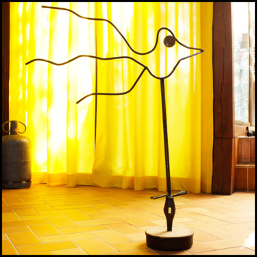 Sculpture intitulée "Oiseau sur Marteau" par Bruno Mesrine, Œuvre d'art originale, Métaux