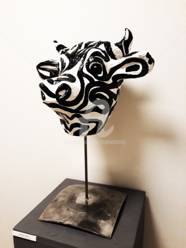 Sculpture intitulée "TOTEM VACHE" par Bruno Antony-Thouret (bruno antony), Œuvre d'art originale, Acier inoxydable
