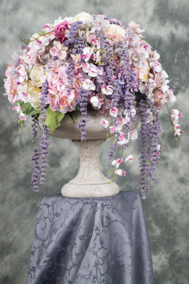Photographie intitulée "composition florale…" par Bulimages, Œuvre d'art originale