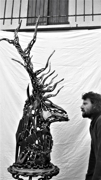 Sculpture titled "cerf" by Dimitri Bussonnais, Original Artwork, Metals