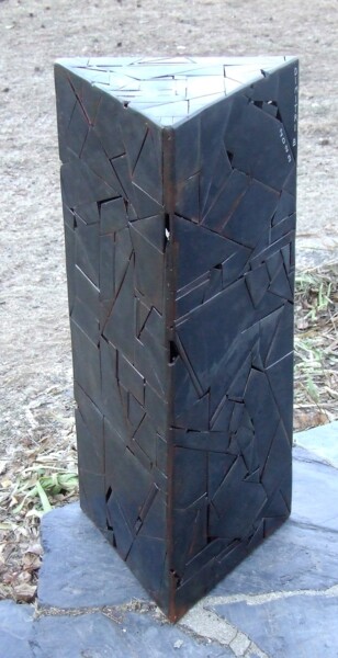 Скульптура под названием "monolithe" - Dimitri Bussonnais, Подлинное произведение искусства, Металлы