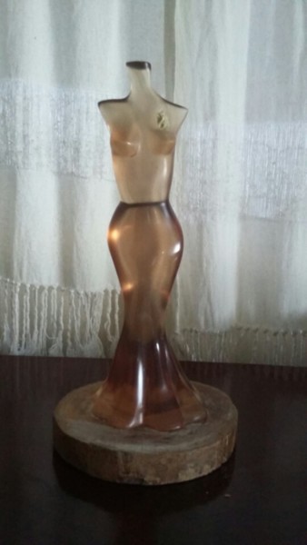 Skulptur mit dem Titel "Corpo feminino" von Cláudia Amaral, Original-Kunstwerk