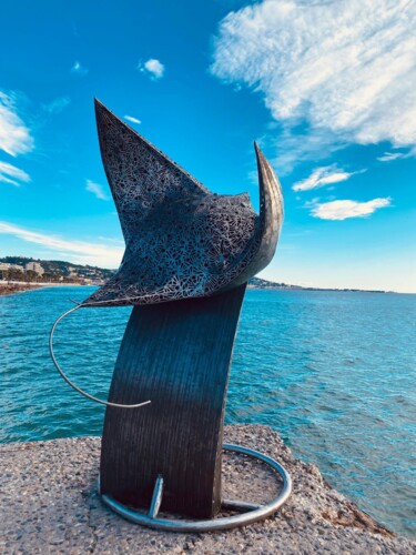 Escultura intitulada "MANTA L'EAU" por Calou, Obras de arte originais, Metais