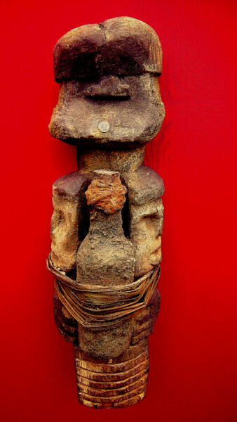 Γλυπτική με τίτλο "voodoo # 52" από Cambrousse, Αυθεντικά έργα τέχνης, Ξύλο