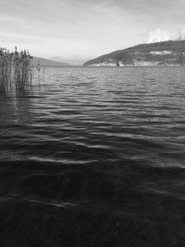 Photography titled "Un lac" by Camille R., Original Artwork, Non Manipulated Photography
