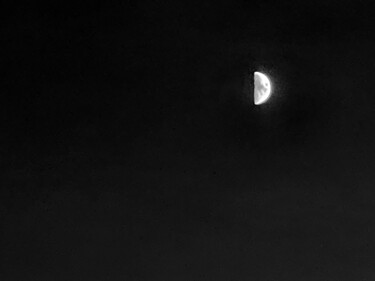 Photographie intitulée "Demi-lune" par Camille R., Œuvre d'art originale, Photographie non manipulée