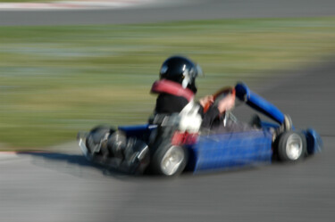 Photographie intitulée "Karting" par Camille R., Œuvre d'art originale, Photographie non manipulée