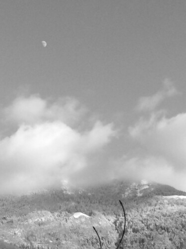 Photography titled "Lune de jour" by Camille R., Original Artwork, Non Manipulated Photography